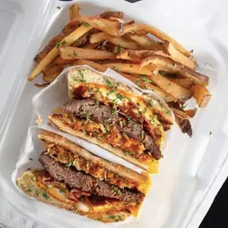 Yank’s Signature Burger